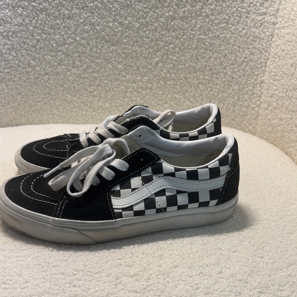 Vans unisex Black and White Checkered Sneakers. Men size 7 or women’s 8 1/2. - Picture 1 of 7